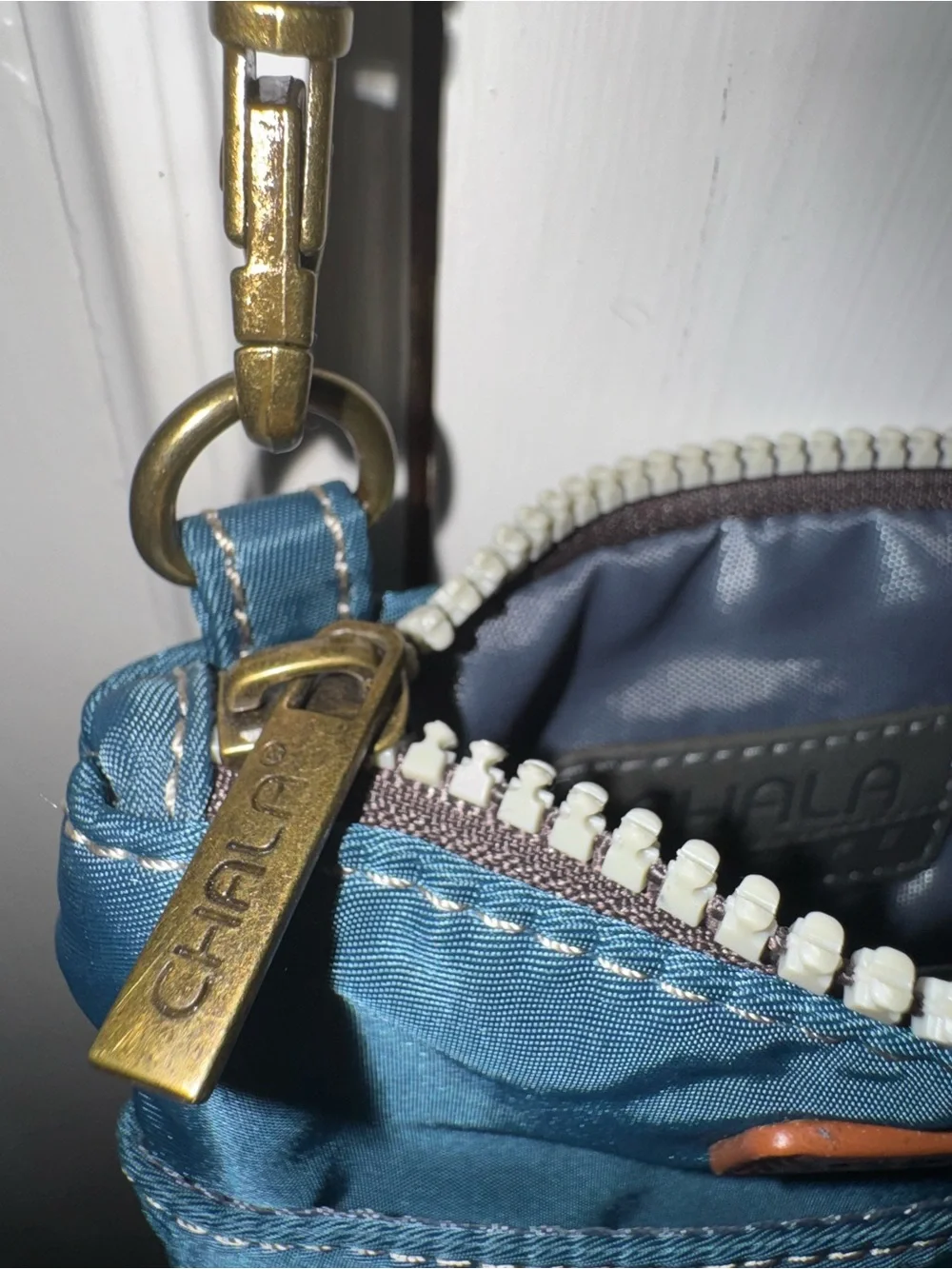 Chala Turtle Venture Crossbody Bag NEW - Picture 6 of 9